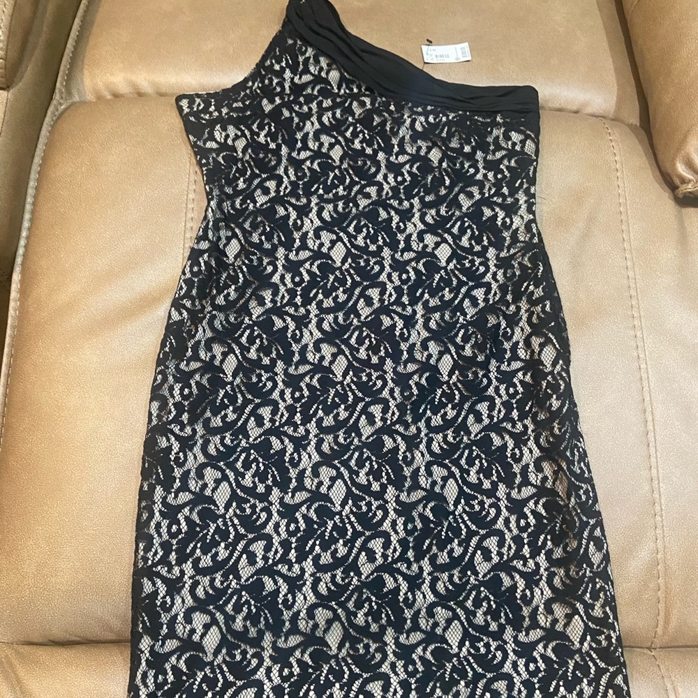 ✨NWT: “The Limited” - One shoulder lace dress✨